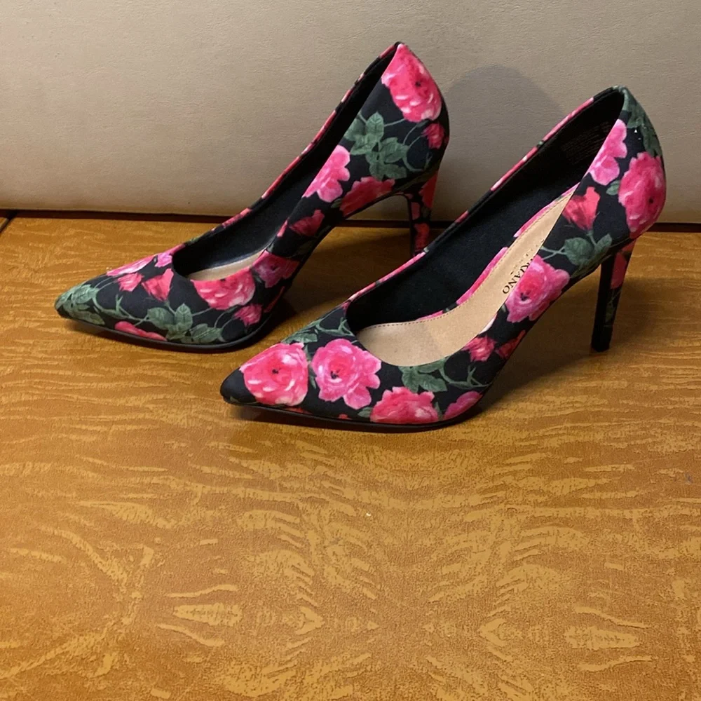 Christian Siriano Floral Fabric Women’s Heels - Picture 3 of 8